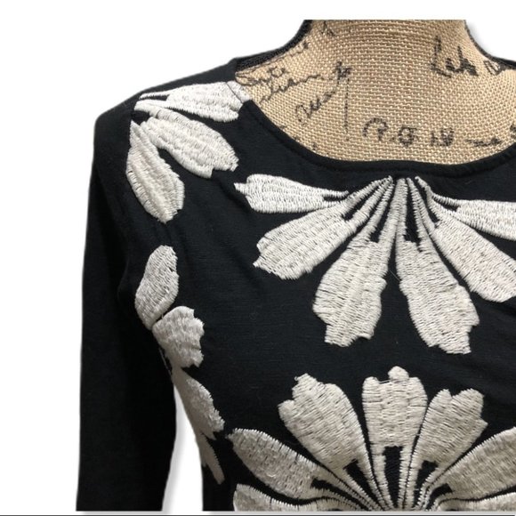 {Lucky Brand} Daisy Embroidered Top - Picture 3 of 8